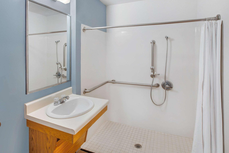 Bathroom 4, Woodspring Suites Beaumont, Jefferson