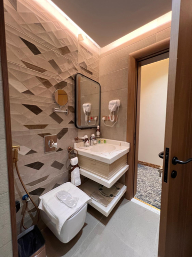 Bathroom, Green 5iew Suite, AlUla