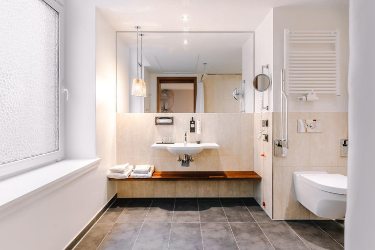 Bathroom 4, Reichshof Hotel Hamburg, Hamburg