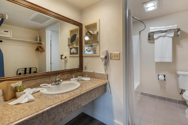 Bathroom 4, Best Western Westminster Inn, Orange
