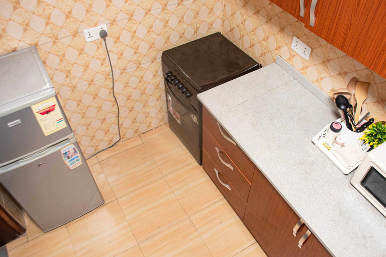 Others 5, Comfy Studio with Pool & Gym!, Accra