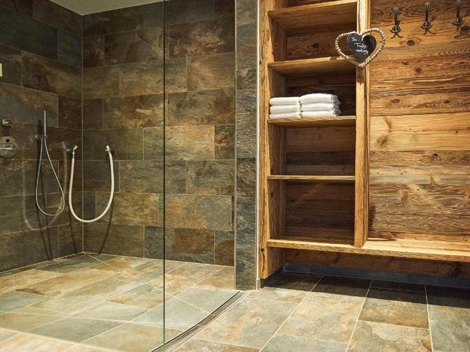 Bathroom, Berghotel Birkenhof GmbH, Traunstein