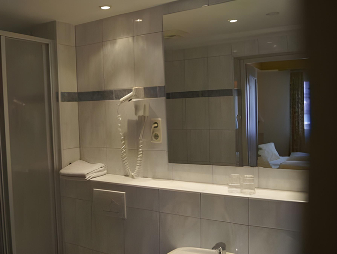 Bathroom 4, Hotel Post, Spittal an der Drau