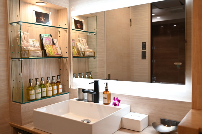 Bathroom 4, Hotel BaliAn Resort Shinjuku Glamping - Adults Only, Shinjuku