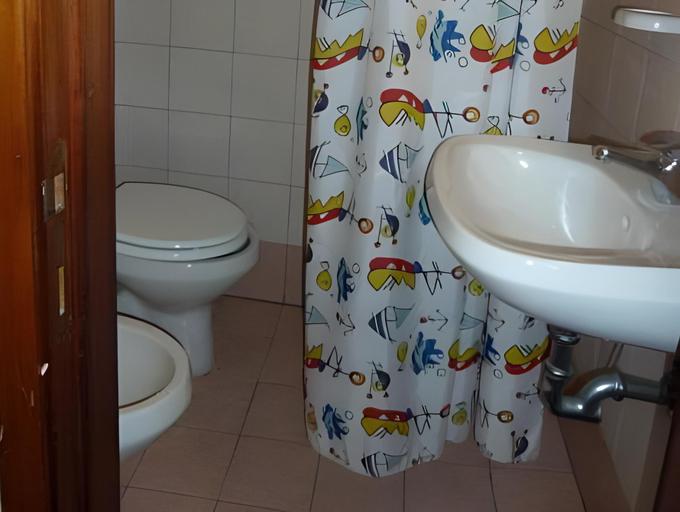 Bathroom 4, Hotel Bolognese, Perugia