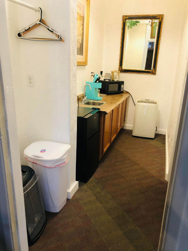 Bathroom 4, Palace Hotel, Grant