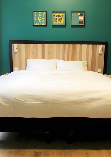 Bedroom 3, The People Strasbourg, Bas-Rhin