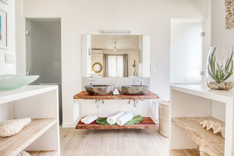 Bathroom 4, Pineapple Beach Villas