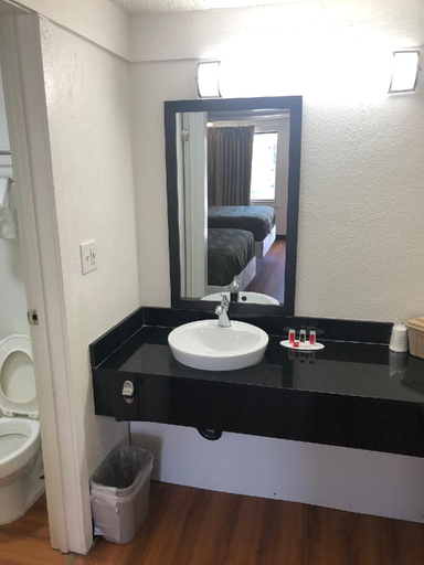 Bathroom 4, Super 8 By Wyndham Asheville Biltmore, Buncombe