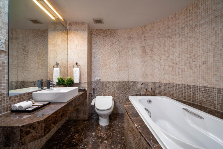 Bathroom 4, Nesta Hotel Hanoi, Hai Bà Trưng