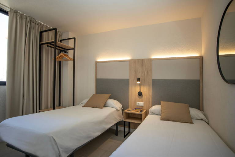 Bedroom 2, Dynastic Rooms Apartments, Alicante