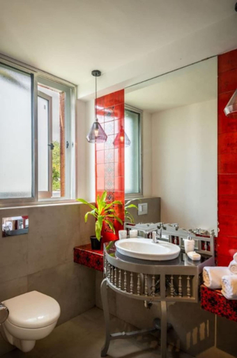 Room 2, El Arbol by Hireavilla -2BR Apartment in Nerul, North Goa