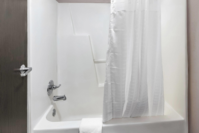 Bathroom 5, Super 8 by Wyndham Columbia, Richland