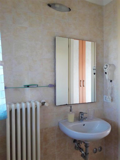 Bathroom 5, Residence Onda Blu 2, Ravenna