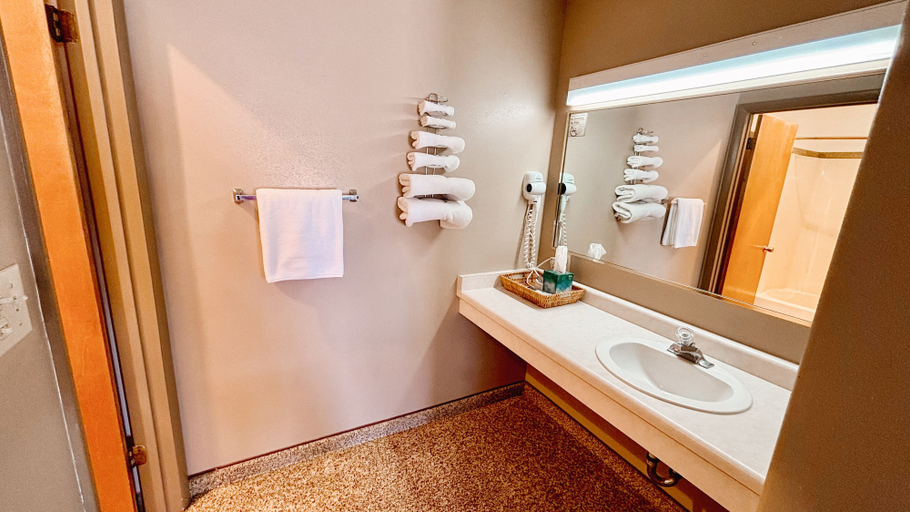 Bathroom 4, Whispering Sands Motel, Wayne