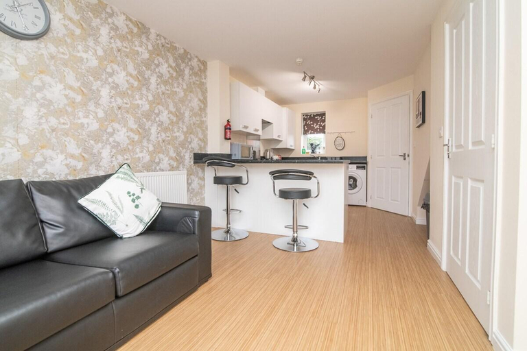 Others 5, Beautiful 2-bedroom house with parking and garden, Wolverhampton