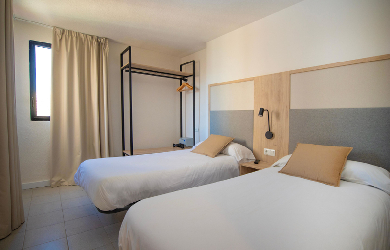 Bedroom 2, Dynastic Rooms Apartments, Alicante