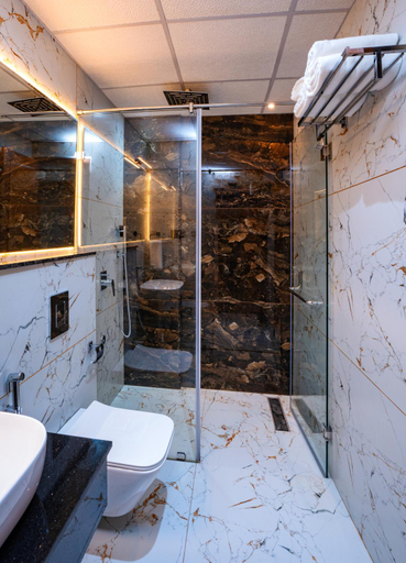 Bathroom 3, Hotel Paramos Meeds, Bangalore
