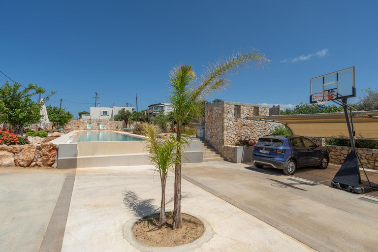 4, Le Mont Blanc - with shared Pool, Crete