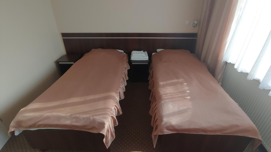 Others 2, Hotel E7, Radom