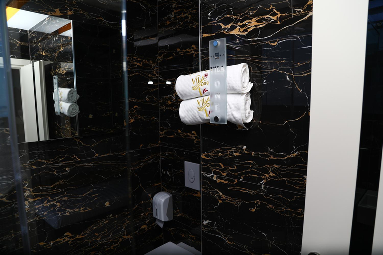 Bathroom 5, Vila One Beach Hotel, Durrësit