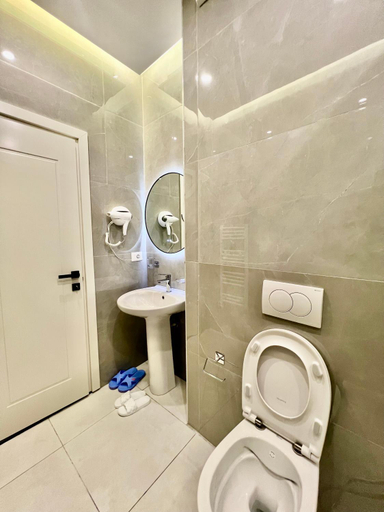 Bathroom 2, Spiranca Luxury Suites, Tirana