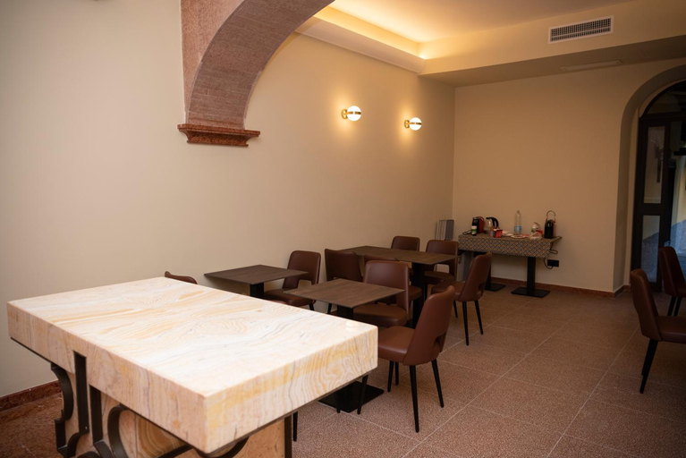 Food & Drinks 5, Residenza Leone XIII, Rome