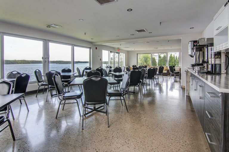 Food & Drinks 5, Hotel De La Borealie, Le Domaine-du-Roy