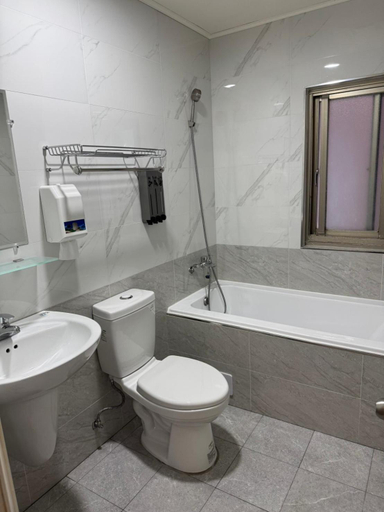 Others 5, Left Bank Hotel, Hsinchu City