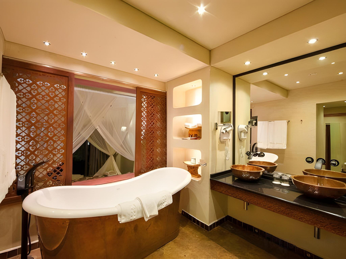 Bathroom 4, The Royal Senchi Hotel and Resort, Asuogyaman