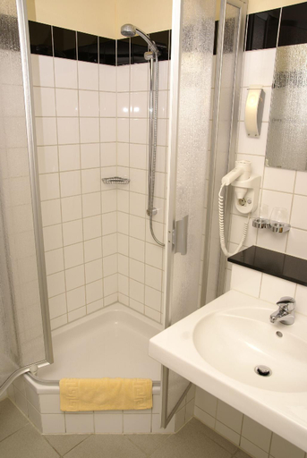 Bathroom 3, Hotel am Weberplatz, Dresden