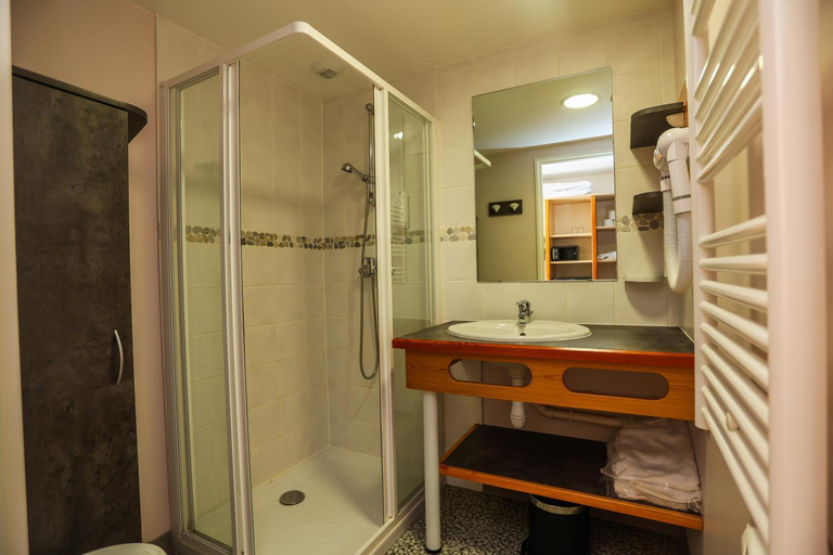Bathroom 5, Village Club les Hyvans, Hautes-Alpes