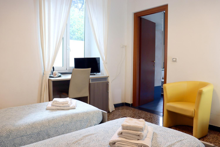 Bedroom 3, ALBERGO LOCANDA DIANA, Genova
