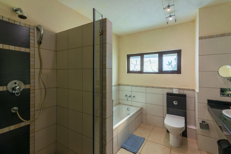 Bathroom 4, Bahari Beach Hotel, Nyali