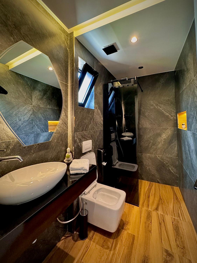 Bathroom 4, Martin Empire, Gjirokastrës