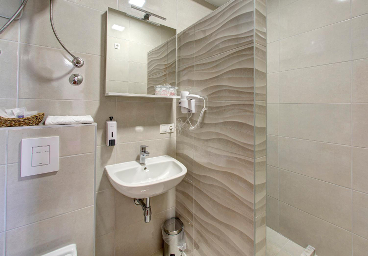 Bathroom 3, Hotel Almira, Herzegovina-Neretva