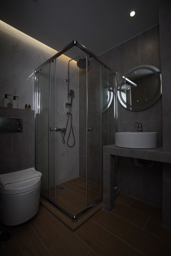 Bathroom 4, Tip Top Suites, Attica