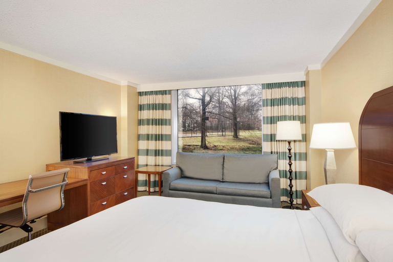 Bedroom 3, DoubleTree by Hilton Stamford, Fairfield