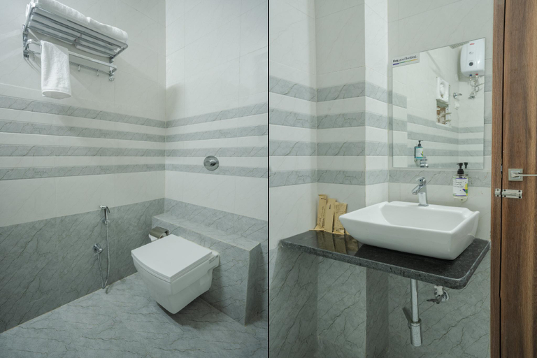 Bathroom 4, Treebo Parashar Max, Nagpur