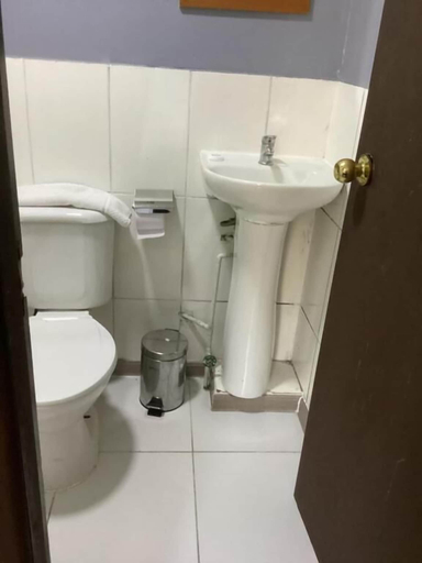 Bathroom 3, edificio catedral, Santiago