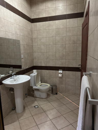 Bathroom 3, Eagles, Accra