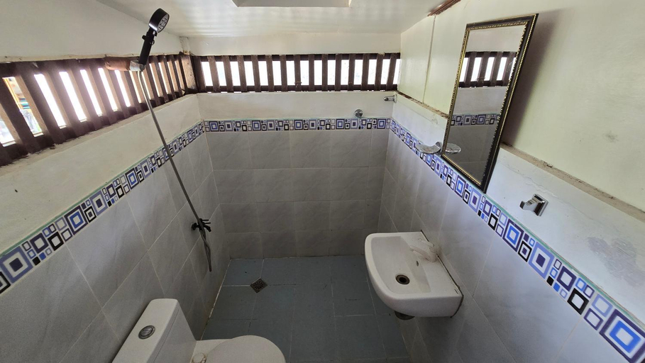 Bathroom, NERO Inn, San Vicente
