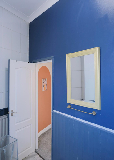 Bathroom 4, Bee Stays - Cooper House, Saint Helens