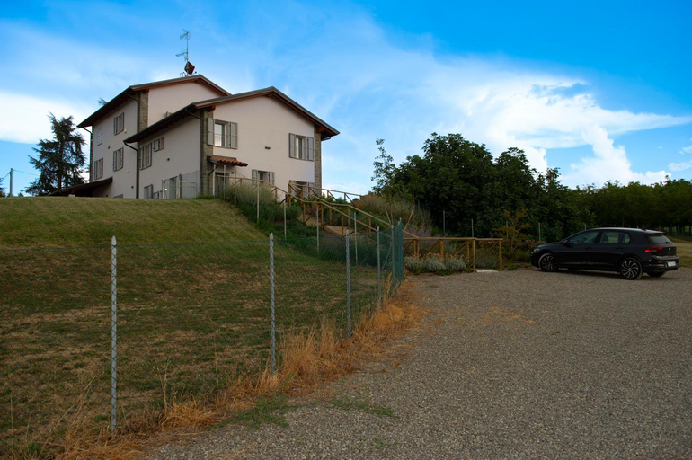 Others 5, La collinetta B&B, Bologna