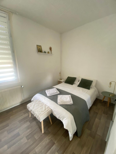 Bedroom 2, Maison cosy avec 3 chambres et 3 salles de bains, Somme