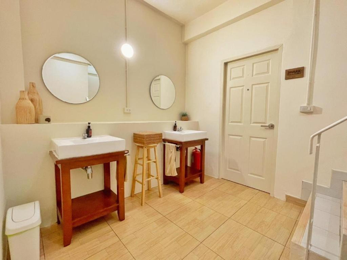 Bathroom, Purr, Phuket Island