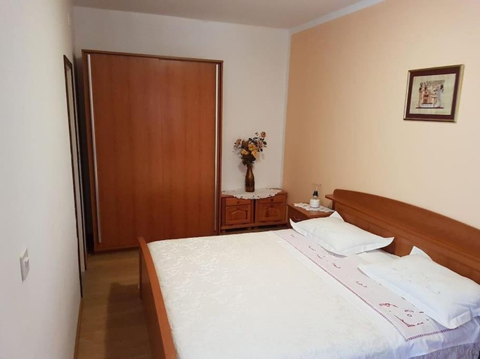 3, Apartment Tina, Blato