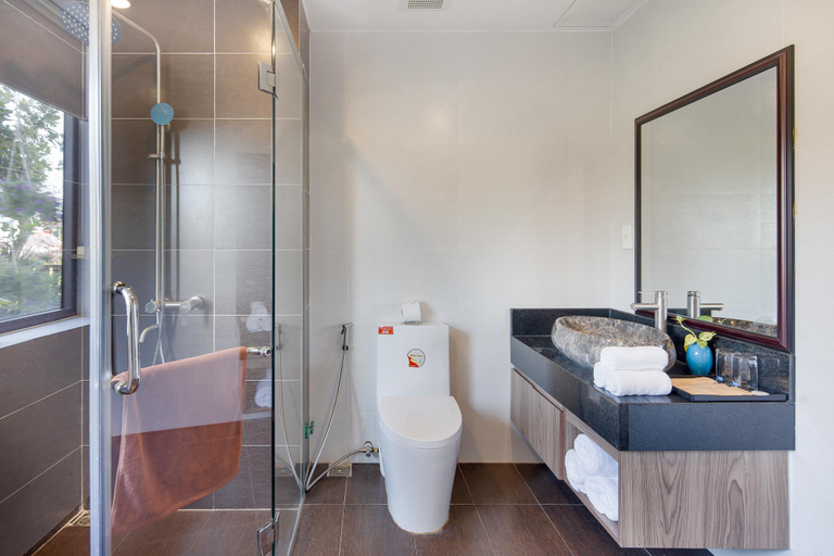 Bathroom 2, Vivi An Bang Hotel, Da Nang