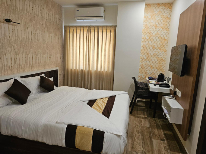 Bed, Clinton's Praetorium Inn, Thiruvallur