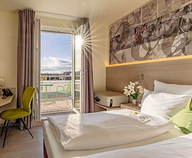 Bedroom 2, PLAZA INN Bad Rappenau, Heilbronn